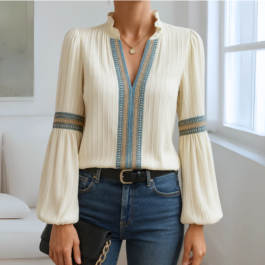 Petra™ | Blusa de encaje con escote en pico